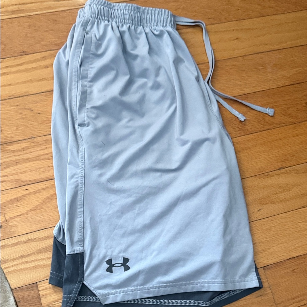 Under Armour Men's Light Gray Athletic Shorts